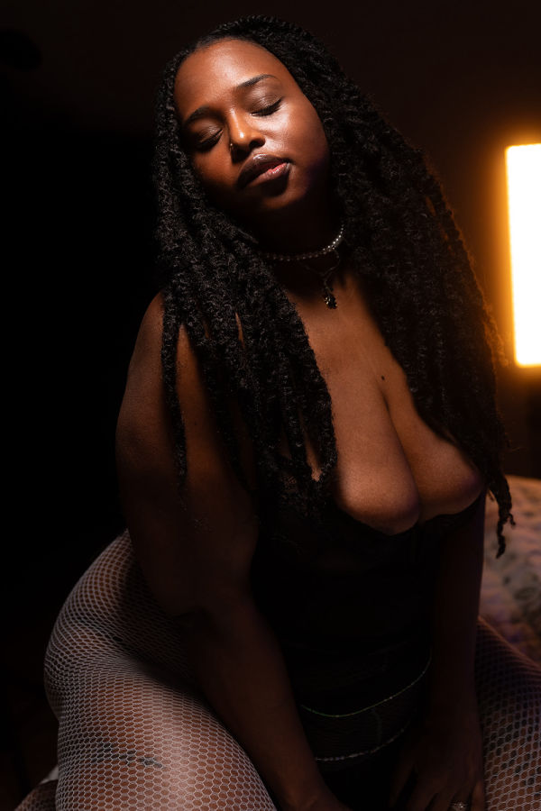 Follow KittyLove on Paysites
